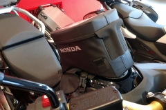 Honda África Twin CRF1100L color negro darkness metálico con maletas de viaje.
