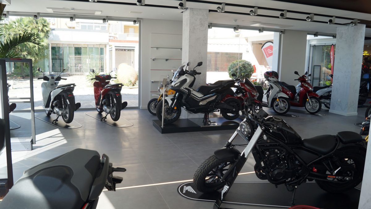 Exposición de motos Honda en Servihonda Fuengirola.