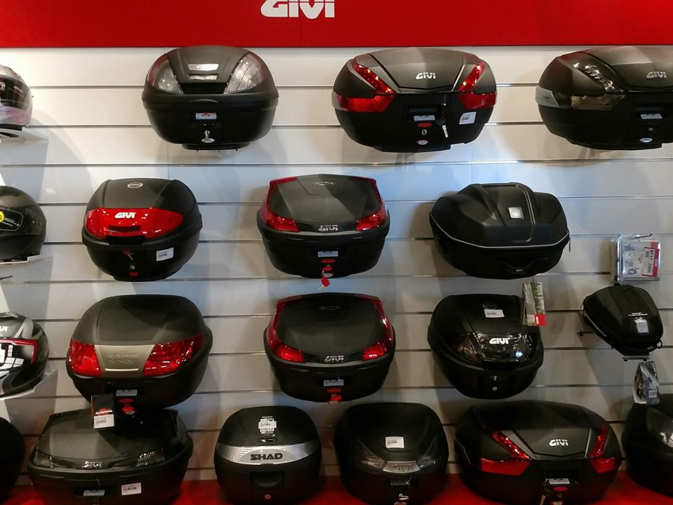 GIVI dispone de una amplia gama de baúles para un buen número de motos.