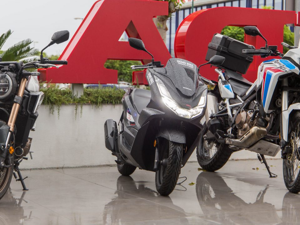 Conducir tu moto con seguridad en lluvia