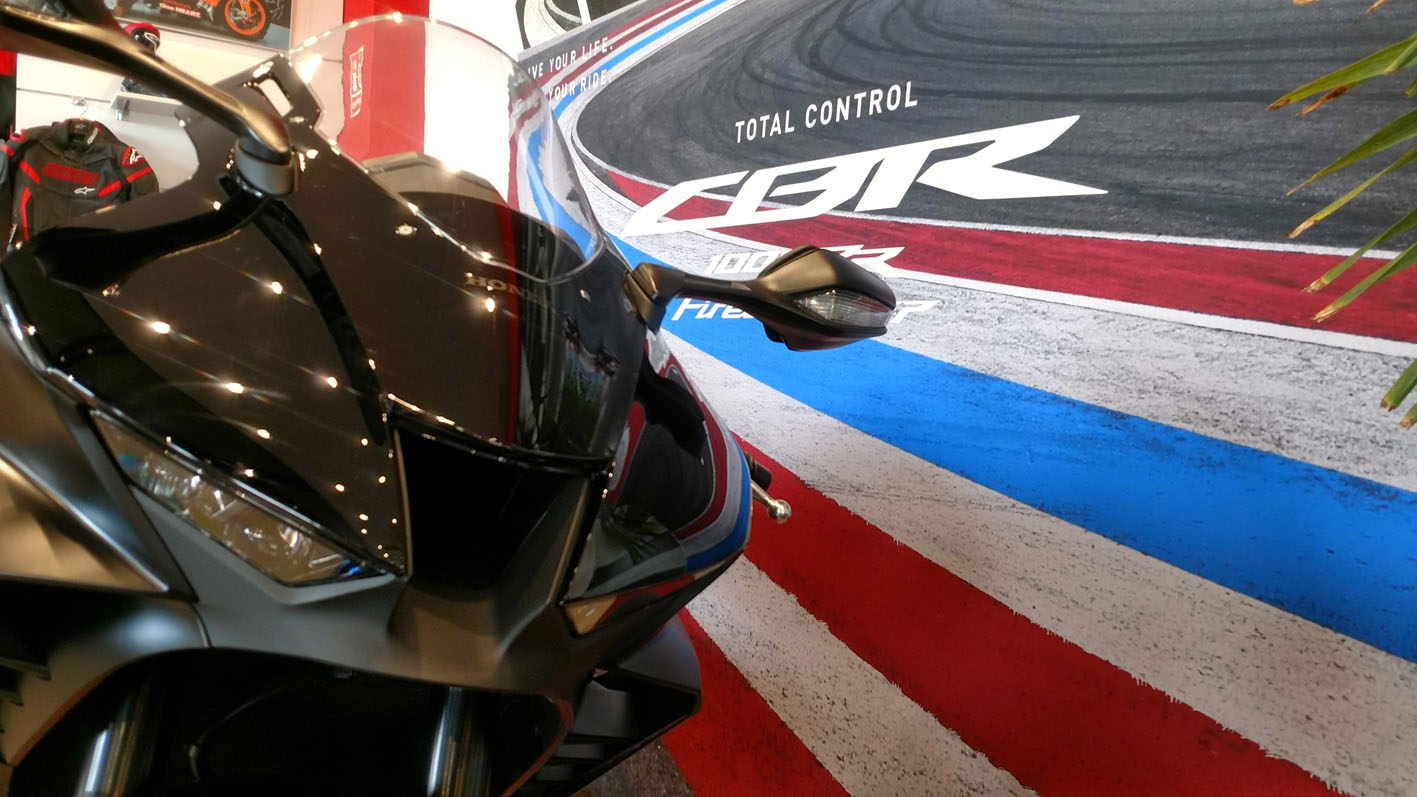 Honda CBR1000 RR-R Fireblade at Servihonda.