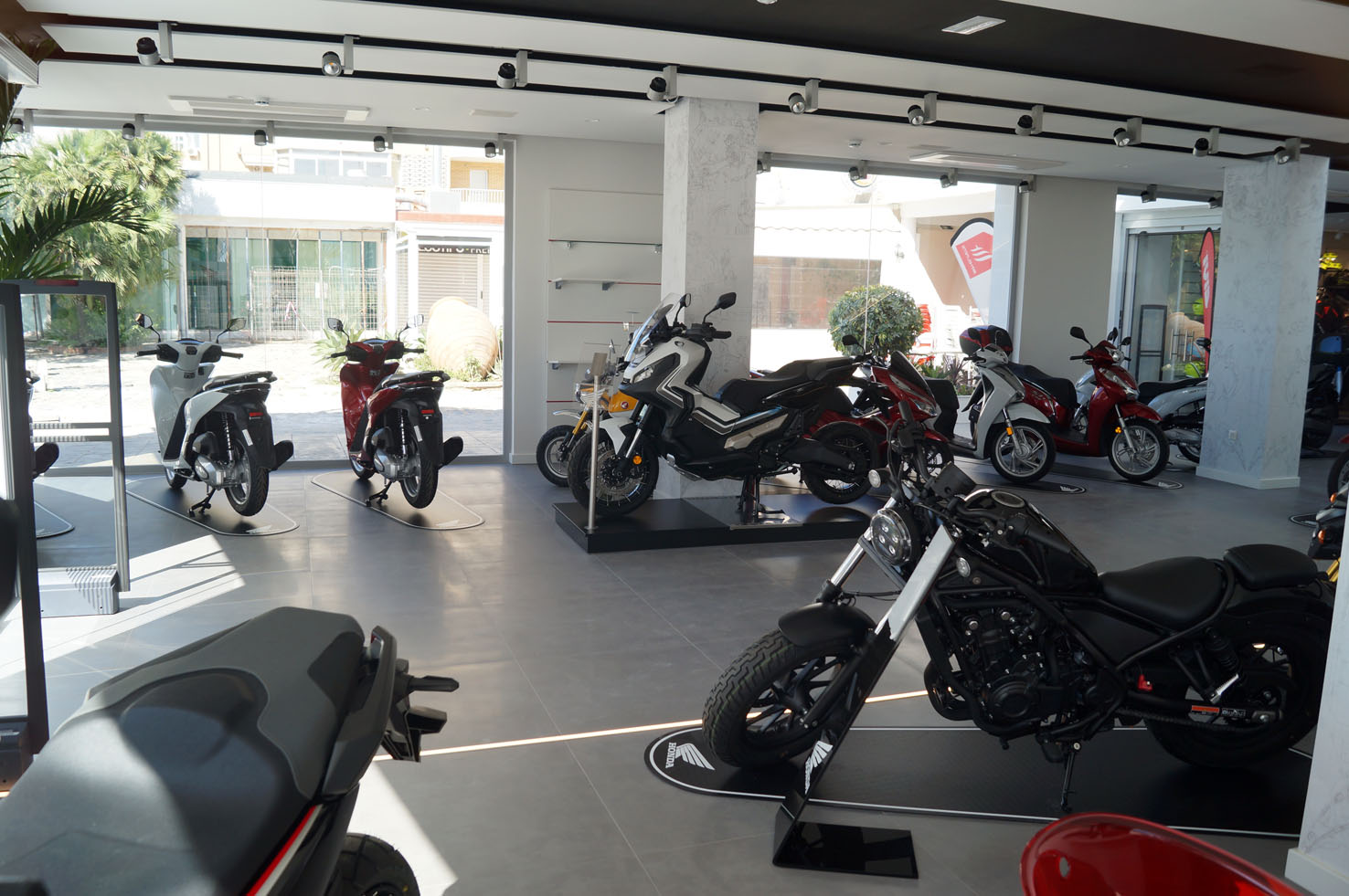Exposición de motos Honda en Servihonda Fuengirola.